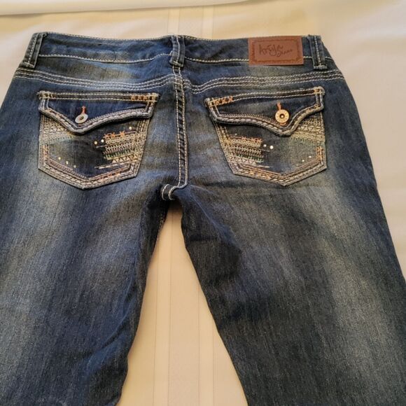 Ariya Jeans 7/8 With Designer Embroidery Pockets - Picture 5 of 16